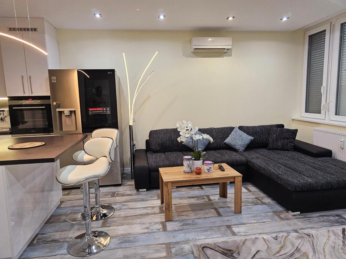 Ferienwohnung Urban Loft Salgótarján Exterior foto