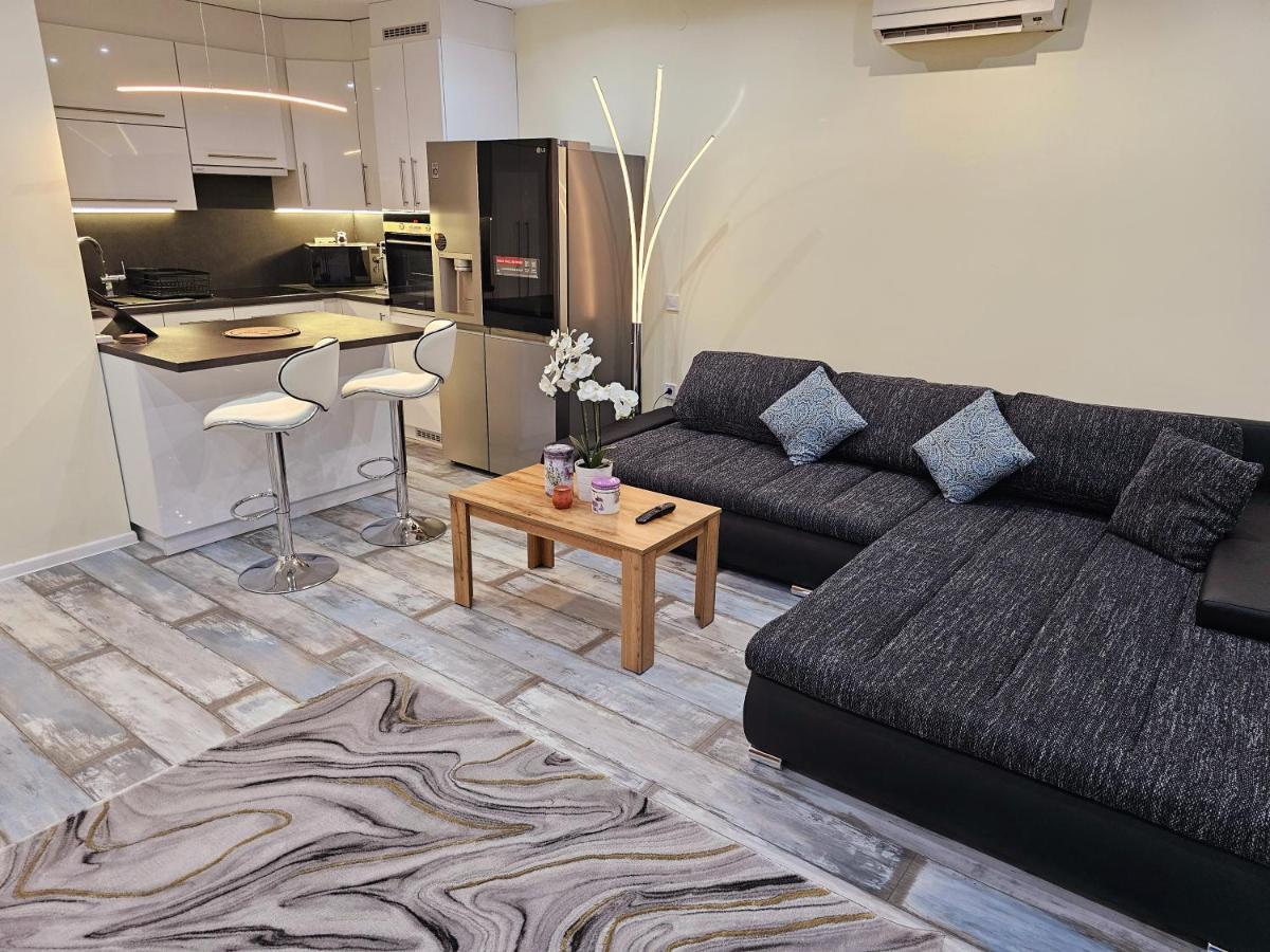 Ferienwohnung Urban Loft Salgótarján Exterior foto