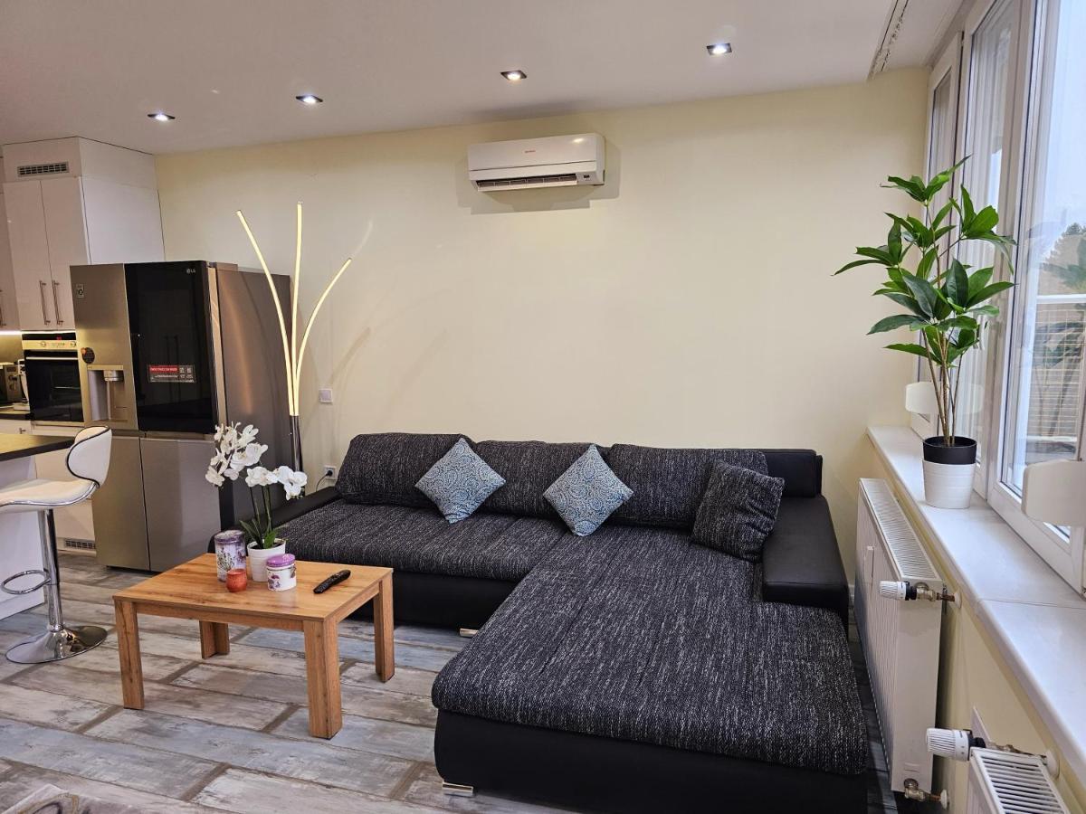 Ferienwohnung Urban Loft Salgótarján Exterior foto
